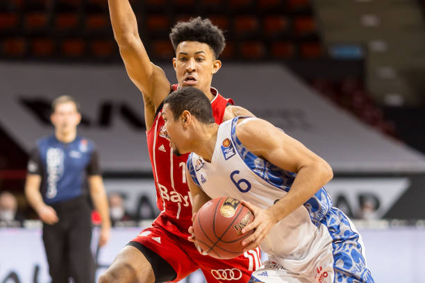 于俱乐部管 于俱乐部管